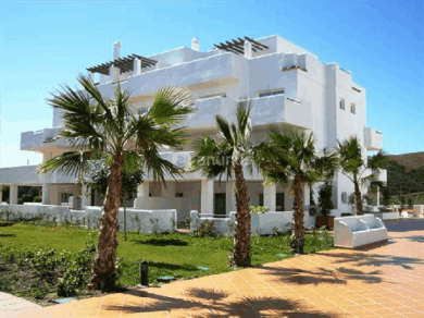 Apartamento con 4 dormitorios se vende en Estepona, Costa del Sol