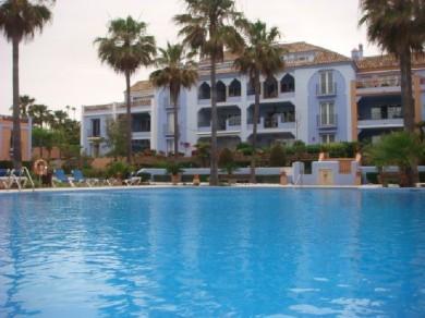 Apartamento con 3 dormitorios se vende en Casares Costa, Costa del Sol