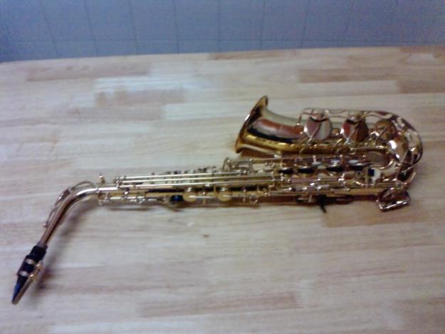 SE VENDE SAXO YAMAHA YAS 275 CROMADO EN ORO