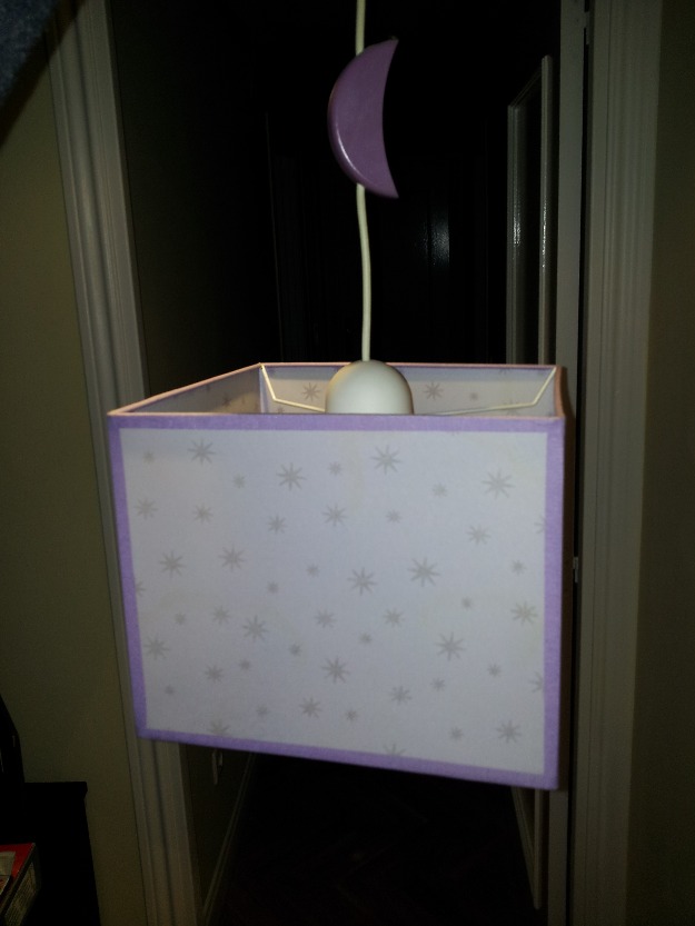 Lámpara de techo lila