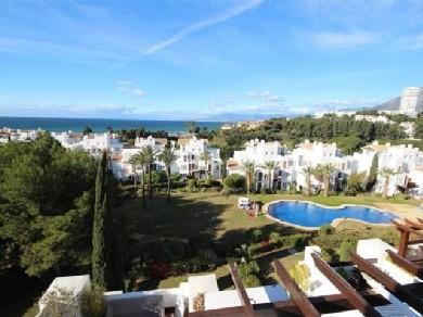 Apartamento con 2 dormitorios se vende en Marbella, Costa del Sol