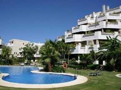 Apartamento con 2 dormitorios se vende en Marbella, Costa del Sol