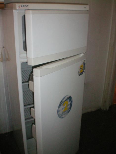 VENDO FRIGORIFICO, LAVADORA, HORNO ELECTRICO, ARMARIO EMPOTRADO 3 CUERPOS.