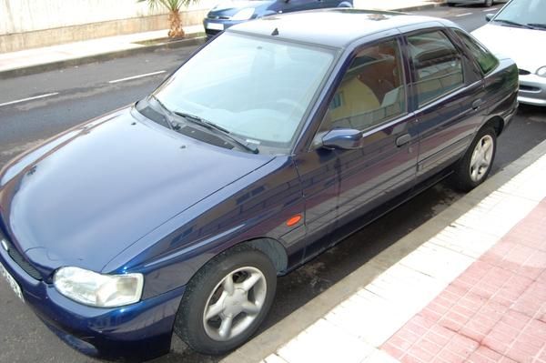 Se vende coche Ford Ecort 1600 90cv 16v