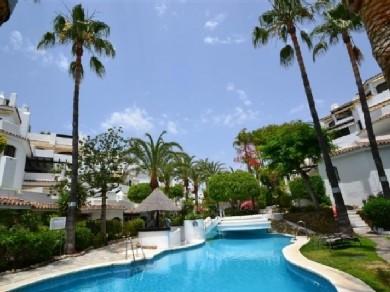 Apartamento con 3 dormitorios se vende en Marbella, Costa del Sol