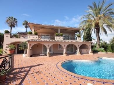 Chalet con 3 dormitorios se vende en Marbella, Costa del Sol