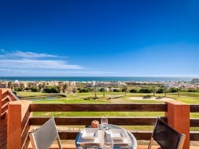 Apartamento con 2 dormitorios se vende en Casares Costa, Costa del Sol
