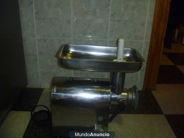 VENDO MAQUINA PICADORA PROFESIONAL SEMINUEVA