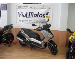 YAMAHA X MAX 125