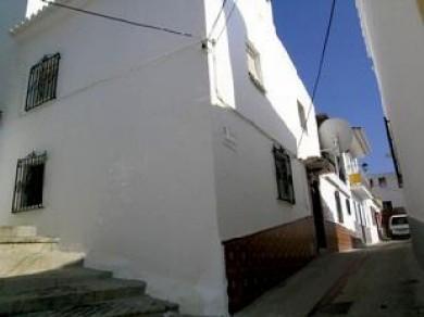 Chalet con 4 dormitorios se vende en Benamargosa, Axarquia