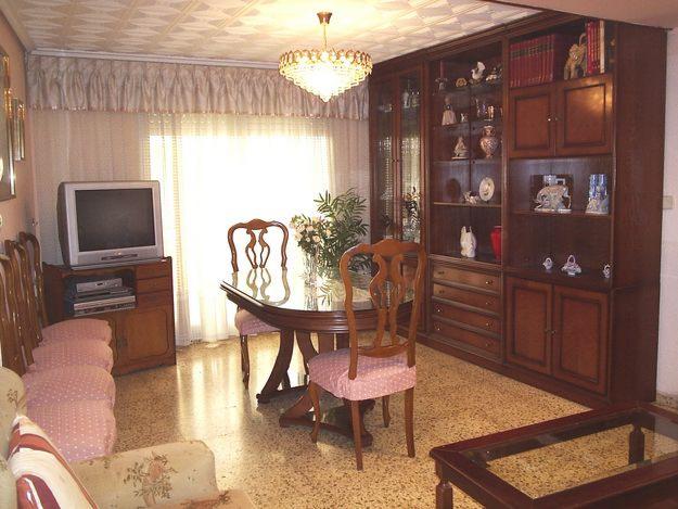 Particular vende piso de 130 m2 y 2 terrazas en barrio Torrefiel (Valencia)