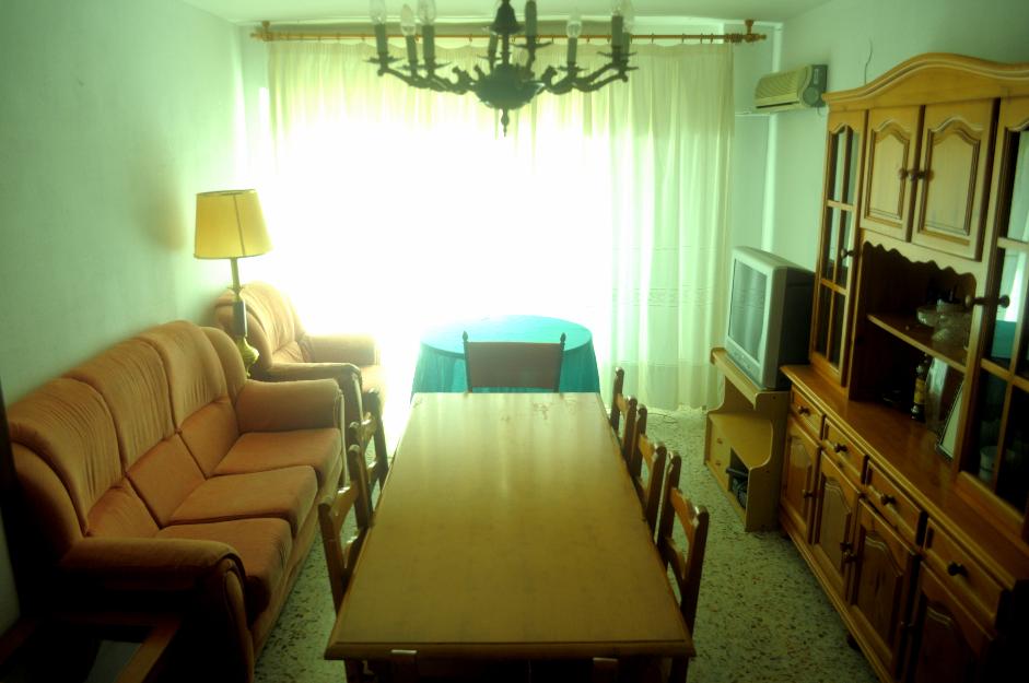 Se alquila piso por habitaciones