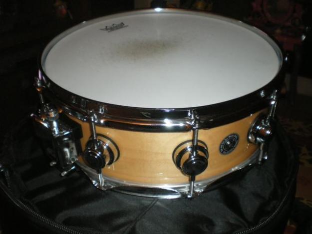 VENDO CAJA DW COLLECTOR'S SERIES SATIN OIL MAPLE 14 x 5