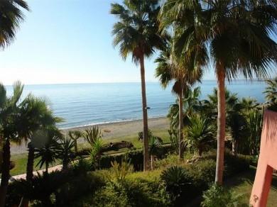 Apartamento con 2 dormitorios se vende en Marbella, Costa del Sol