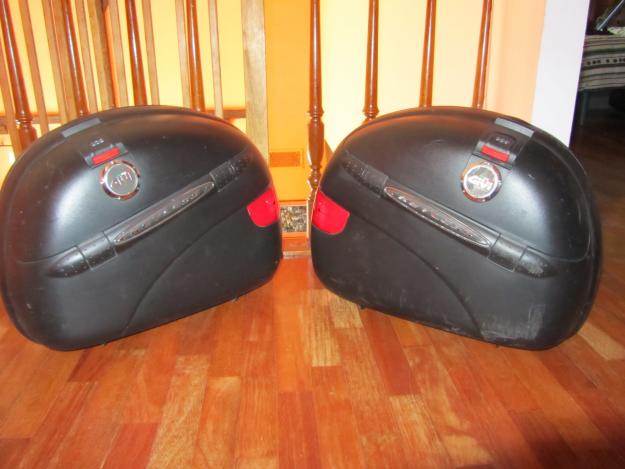 maletas GIVI KEYLESS E41 y maleta posterior monokey GIVI V46,
