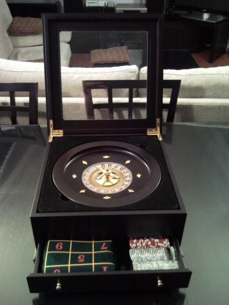 Ruleta de lujo con caja-vitrina, fichas, tapete y accesorios