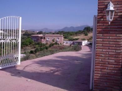 Chalet con 4 dormitorios se vende en Alhaurin de la Torre