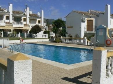 Adosado con 2 dormitorios se vende en Marbella, Costa del Sol