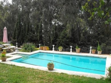 Chalet con 4 dormitorios se vende en Marbella, Costa del Sol