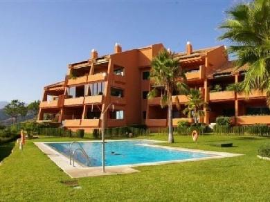 Apartamento con 2 dormitorios se vende en Marbella, Costa del Sol