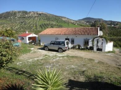 Chalet con 3 dormitorios se vende en Tolox