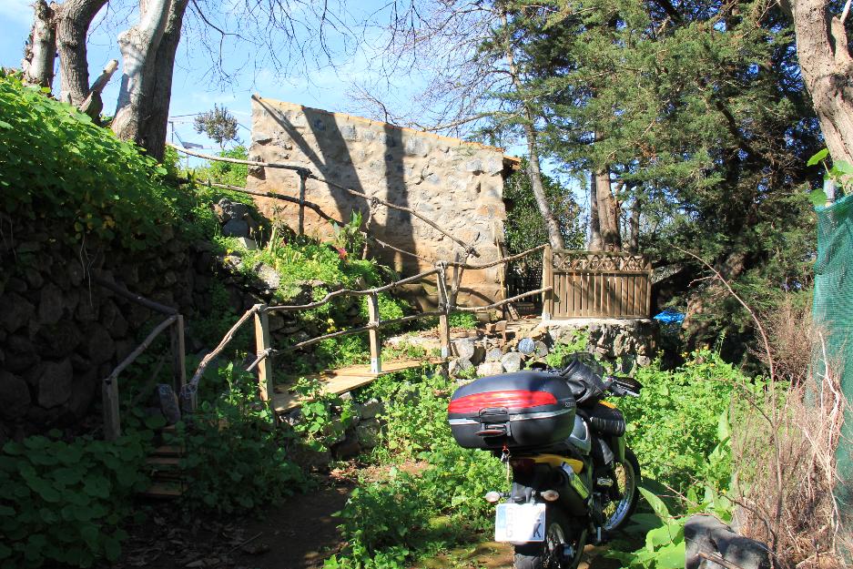 Precioso terreno con casa de piedra