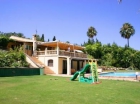 Chalet con 5 dormitorios se vende en Estepona, Costa del Sol - mejor precio | unprecio.es