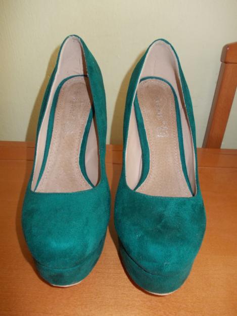 Se vende preciosos zapatos de tacón