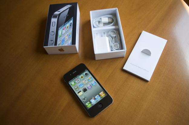 Apple iPhone 4 32Gb   PRECINTADO y con garantía de 2 años