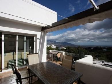 Apartamento con 2 dormitorios se vende en Marbella, Costa del Sol