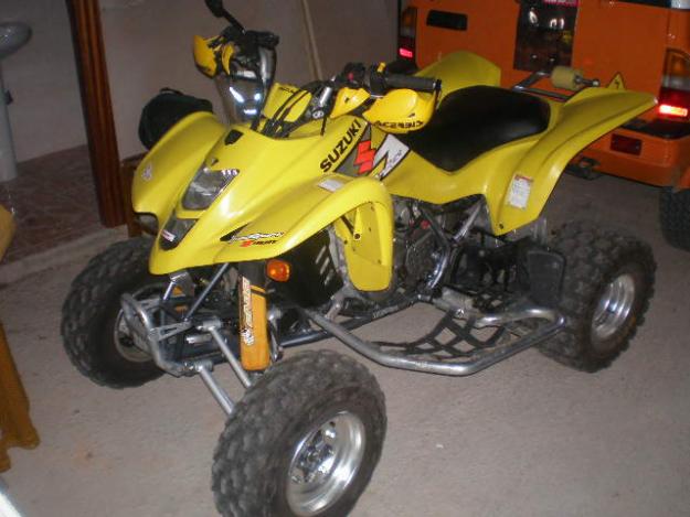 Se vende quad suzuki ltz 400