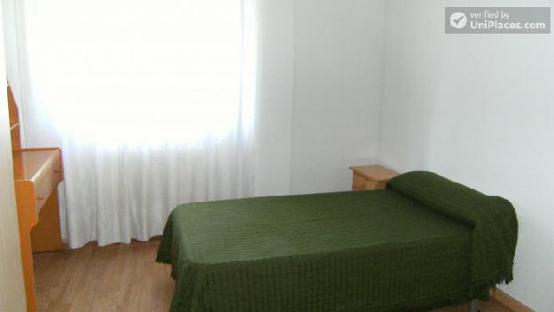Rooms available - 4-bedroom apartment in peaceful Abrantes, in Carabanchel