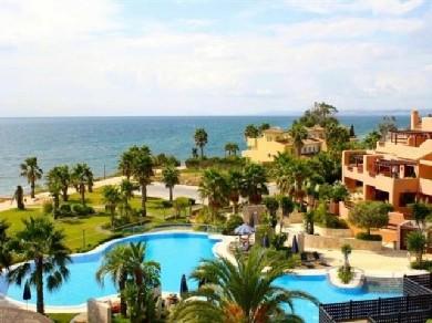 Apartamento con 2 dormitorios se vende en Estepona, Costa del Sol