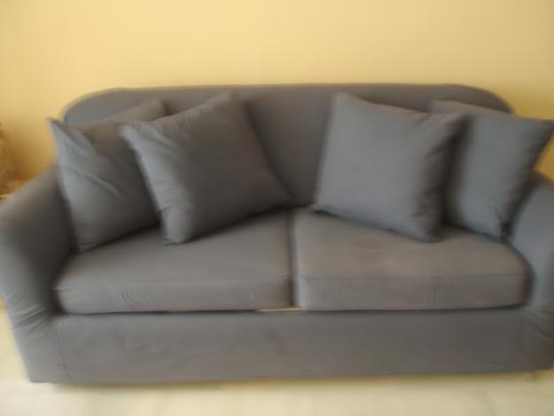 SOFA-CAMA, COMEDOR, LAMPARA ALÓGENA, CINTA DE ANDAR, HORNILLO ELÉCTRICO