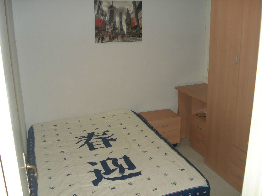 Alquilo habitación para CHICA (Centro Barcelona)