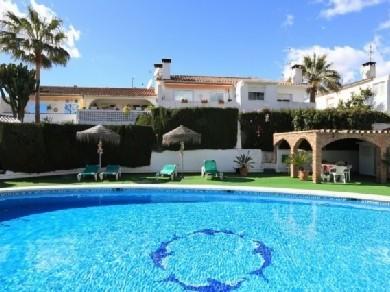 Adosado con 2 dormitorios se vende en Marbella, Costa del Sol