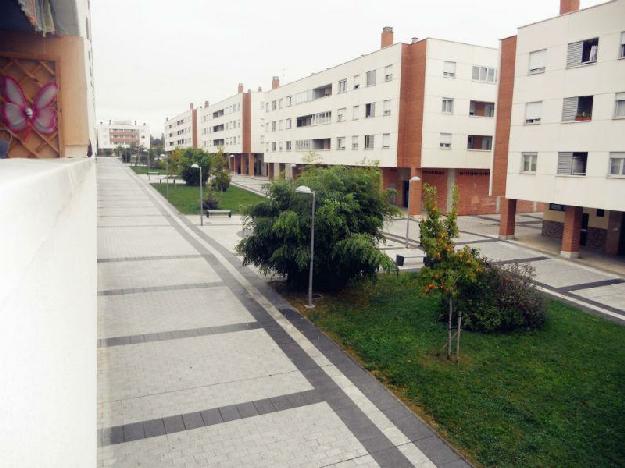 Piso 3 dormitorios, 1 baños, 1 garajes, Seminuevo, en Pamplona, Navarra