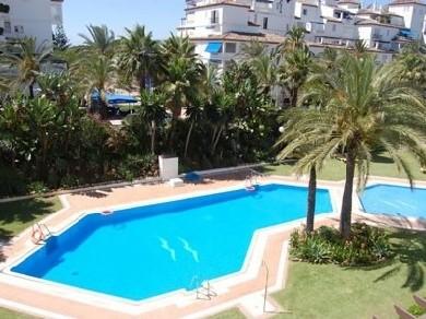 Apartamento con 2 dormitorios se vende en Marbella, Costa del Sol