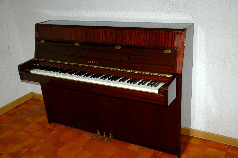 Piano Yamaha M1J en buen estado