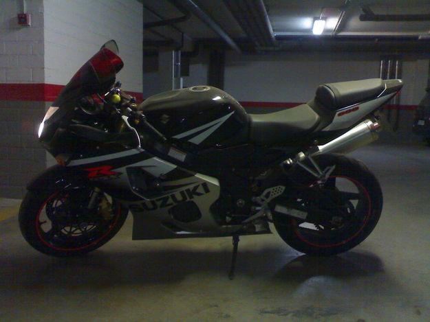 VENDO MOTO (SUZUKI GSX R600)