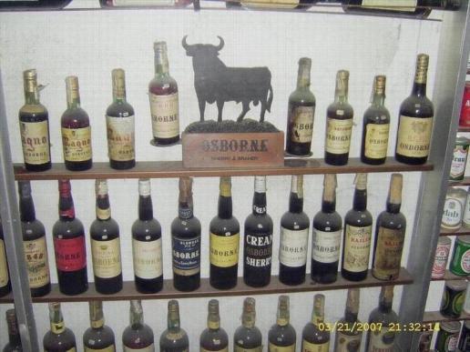 Colección de 14.500 botellas de vino, whisky, coñac, anís, etc