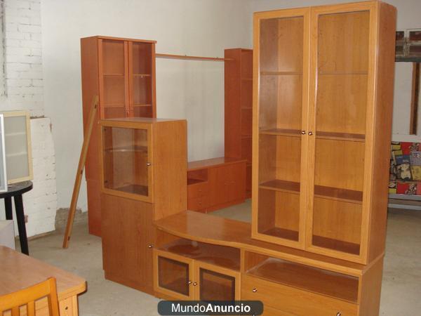 COMEDOR  CON MESA Y 4 SILLAS; Y  MESILLA TV