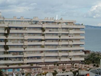 Apartamento con 2 dormitorios se vende en Marbella, Costa del Sol