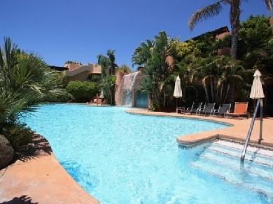 Apartamento Planta Baja con 3 dormitorios se vende en Marbella, Costa del Sol