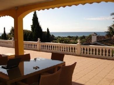 Chalet con 4 dormitorios se vende en Marbella, Costa del Sol