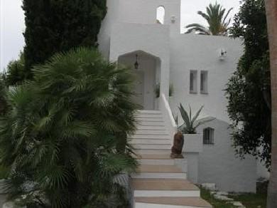 Chalet con 4 dormitorios se vende en Marbella, Costa del Sol