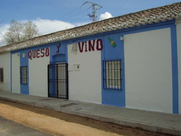 Casa chalet 200 m2, con despacho de vino y queso con licencia de actividad en vigor