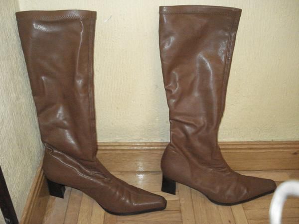 Botas de mujer, piel. Cortefiel seminuevas