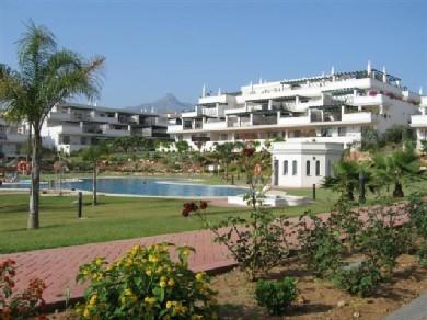 Apartamento con 2 dormitorios se vende en Marbella, Costa del Sol
