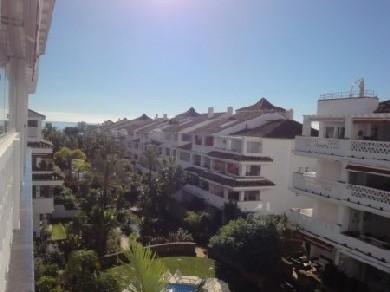 Apartamento con 3 dormitorios se vende en Marbella, Costa del Sol